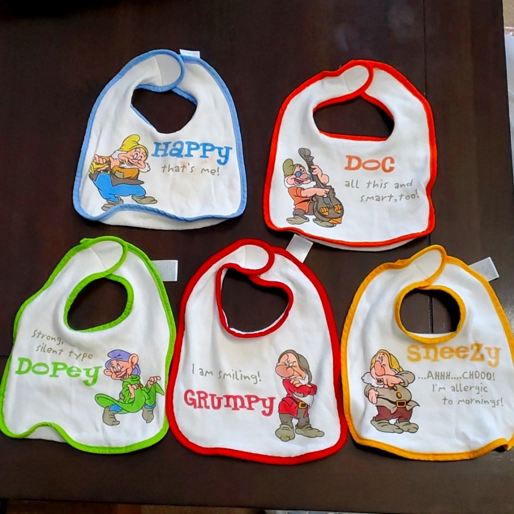 Disney Snow White and the Seven Dwarfs Bibs.